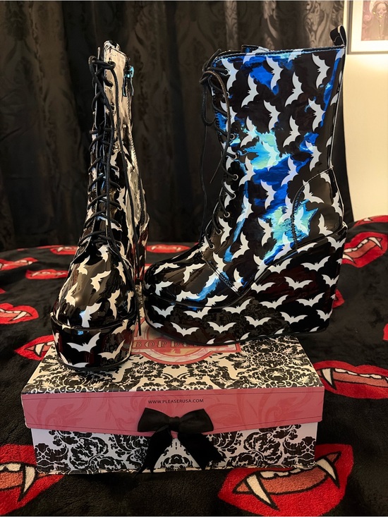 Killstar Shoes - Black & white bat 🦇 Patterned Platform Lace-Up Boots - Women